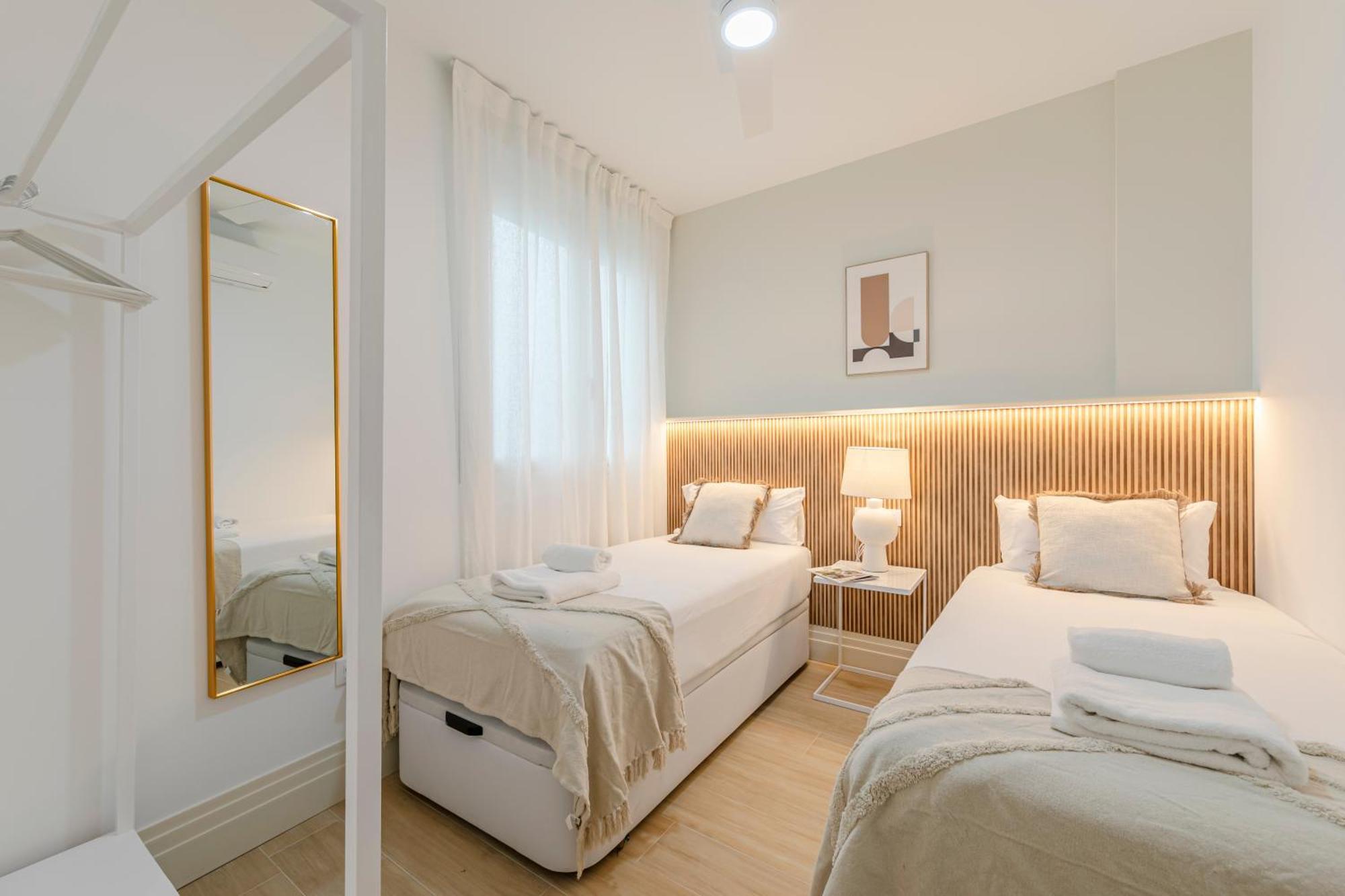 Isg Apartments Faustino 45 Севиля Екстериор снимка